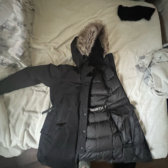 Knee Length Winter Women’s North-face Black Coat. - Picture 3 of 7